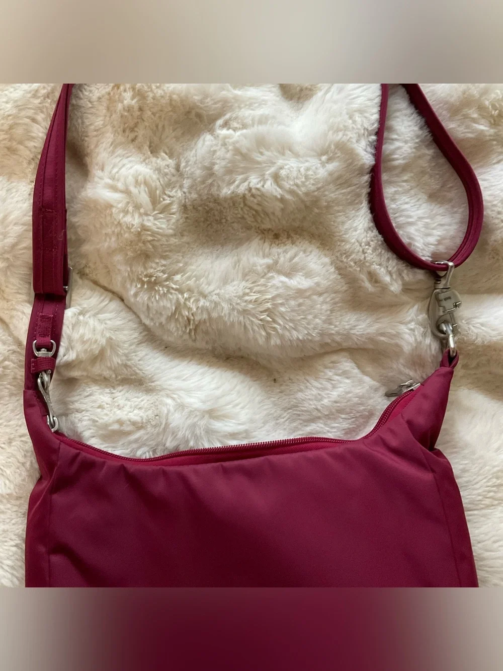 Pacsafe CitySafe CS-100 Anti-Theft Crossbody Bag, burgundy, EUC